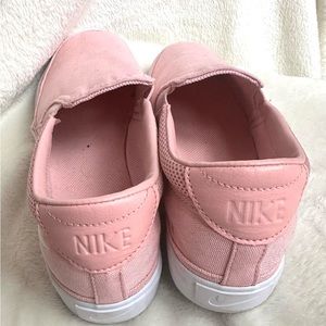 Nike Court Royale AC Slip On Coral Stardust/White New Women's Size 8.5